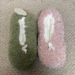 Fuzzy Babba 2 sets of Cozy Fuzzy Slippers- Pink one & Green one size 7-9.5 shoe
